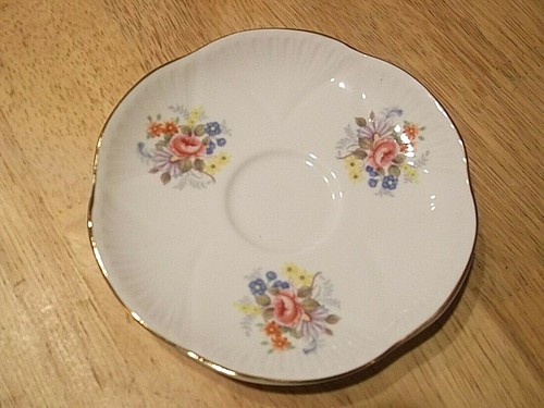 SHELLEY Flowers Roses TEA CUP AND SAUCER Bone China England - Picture 2 of 9