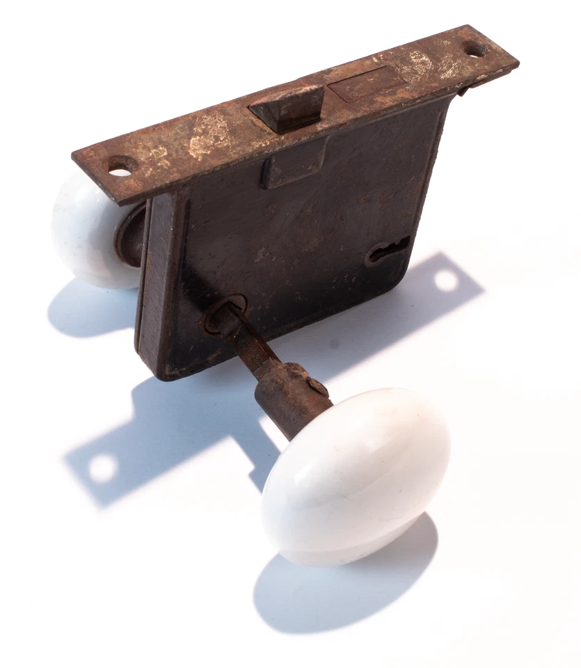 Cerradura de puerta antigua de hierro fundido perillas de puerta de porcelana blanca Foto 2 de 4