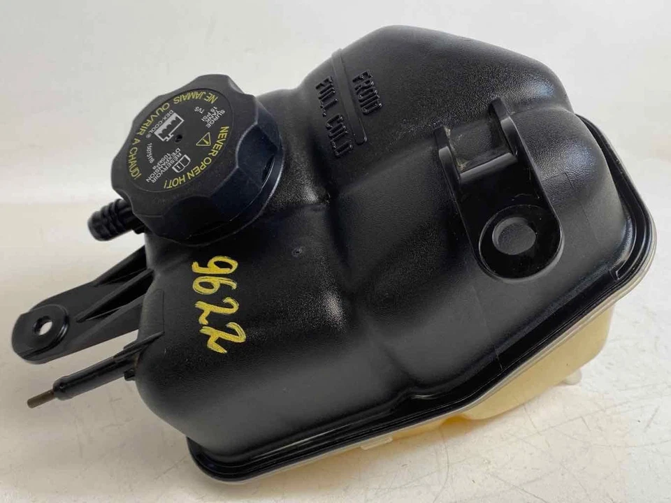 Botella de recuperación de refrigerante del motor de 3,6 L OE 15267707 para Cadillac CTS 2008-2015 Foto 3 de 4