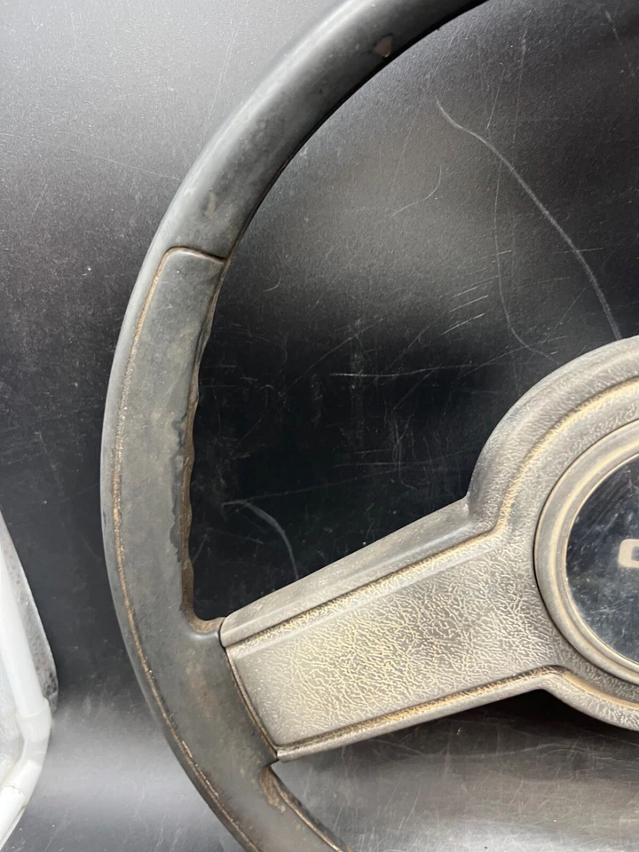 Chevrolet GMC S10 S15 1982-1987 OEM conjunto de bocina de volante goma negra Foto 3 de 4