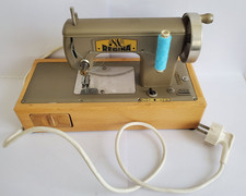 Vintage Kindernähmaschine Regina Müller 865 gold mit Verpackung