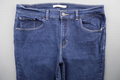 Pantalones cortos para mujer Levi's Bermuda 2019 de altura media lavado medio elásticos talla 31 (MSR 33x12) - Imagen 2 de 8