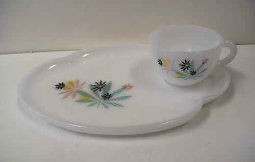 Vintage ATOMIC FLOWER PATIO BY FEDERAL Snack Set Plate Cup Tea Coffee Milk Glass