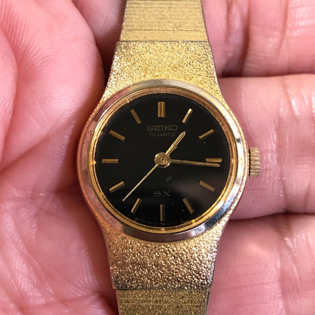Vintage Seiko SX Women 8Y21-0020 Dress Black Dial Gold Tone