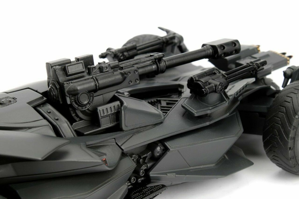 ミニカー 1:24 2017 JUSTICE LEAGUE BATMOBILE Jada 1:24 Justice League Batmobile with Batman Figure - DC