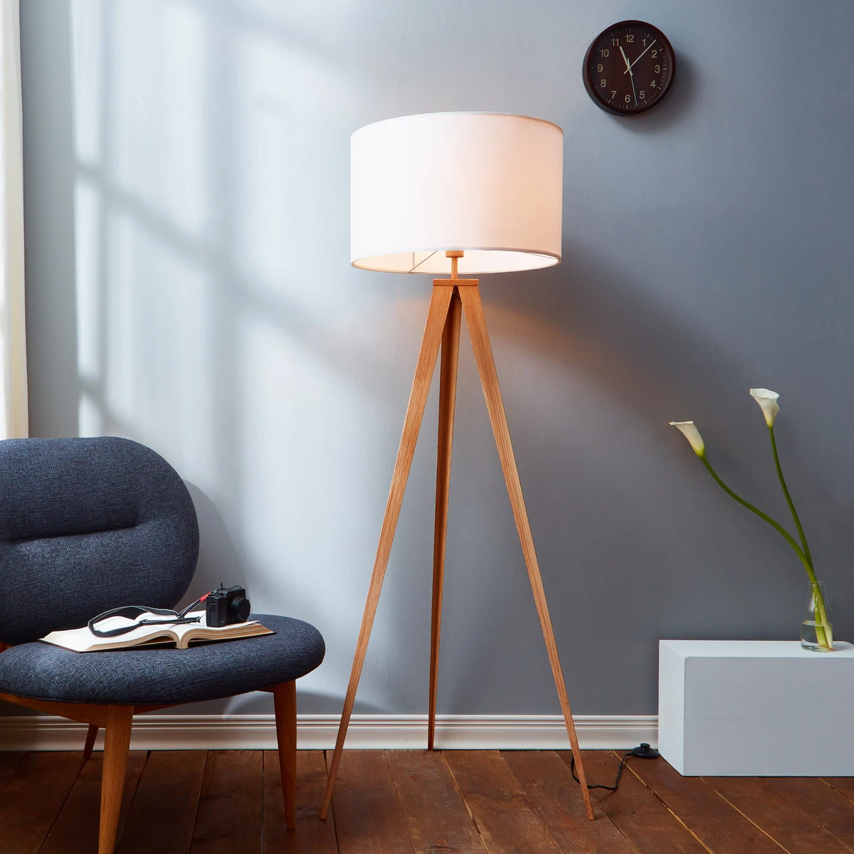Tall lamp tripod outlet