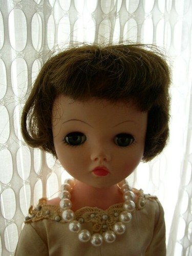 1950s , Beautiful 21" De Luxe Reading Doll in Elegant Bridal Gown - Picture 3 of 8