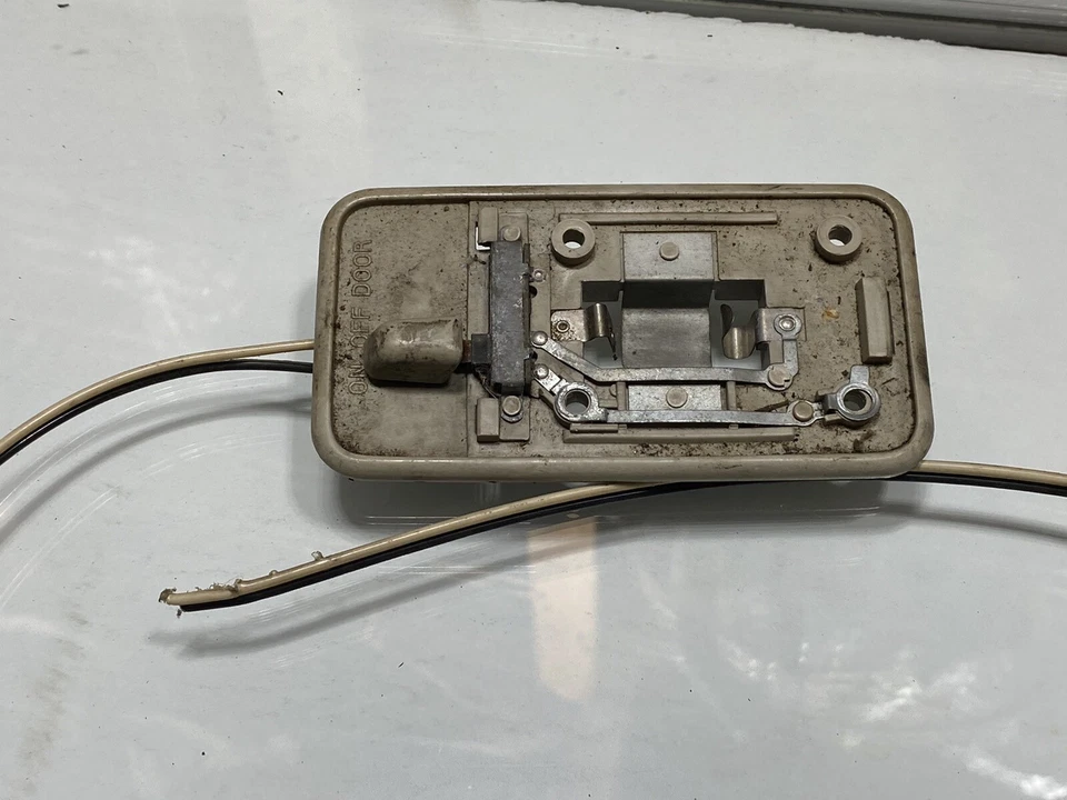 Toyota Land Cruiser BJ60 FJ60 1984 interior domo luz lámpara carcasa 81240-20060 Foto 3 de 4