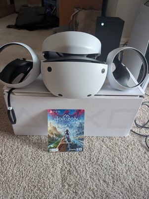 Sony PlayStation VR2 Horizon Call of the Mountain Bundle VR Headset - White