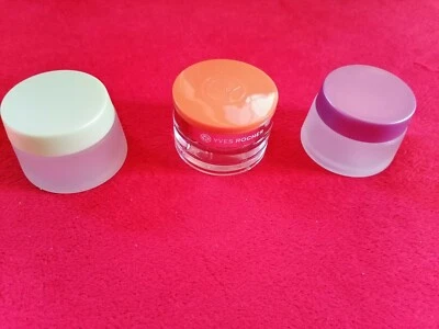 3 Stück leere Cremetöpfchen aus Glas mit farbigem Schraubdeckel - Bild 1 von 3
