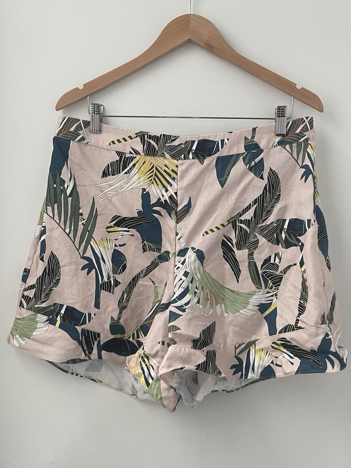 Witchery Limited Edition Women's Shorts 100% Linen Size 14 AOP Graphic Leaf Pink