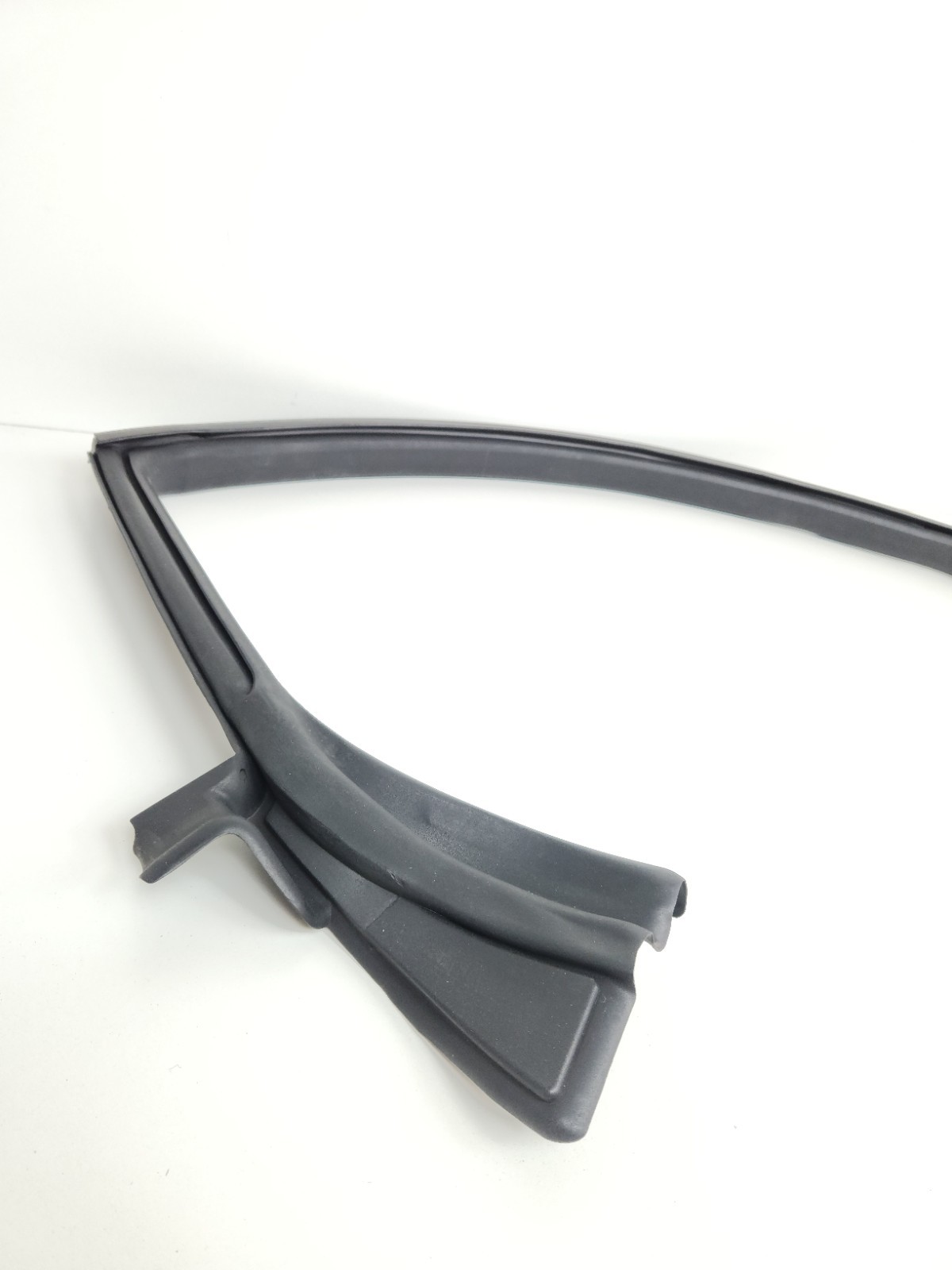 2015-2017 MCLAREN 675LT RIGHT PASSENGER SIDE DOOR WEATHERSTRIP SEAL GASKET OEM 
