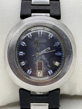 Vintage Seiko automatic watch with a rare blue dial and wide bezel - 1970s model
