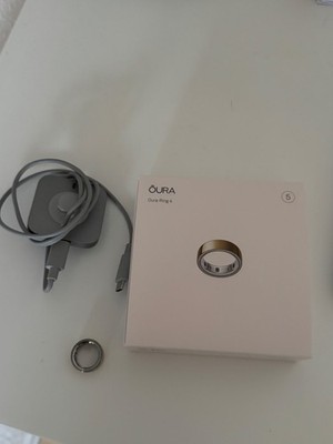 Oura Ring 4 in Gold | Größe 5 | Top Zustand