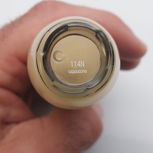 Clarins Everlasting Long Wearing Hydrating Matte Foundation 114N CAPPUCCINO - Picture 3 of 6