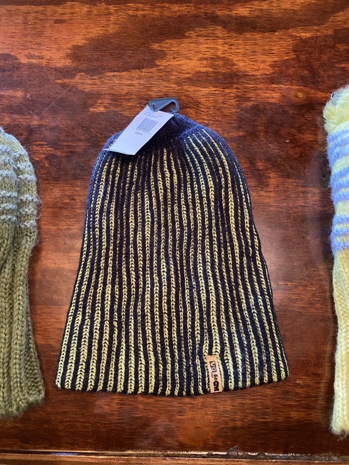 Volcom Two Tone Beanie Snowboard Ski Navy Blue Brand New - Image 2 of 3