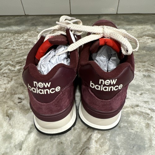 Tenis de estilo de vida New Balance 574 U574HMG para hombre Borgoña Nubuck talla 6 - Imagen 2 de 6