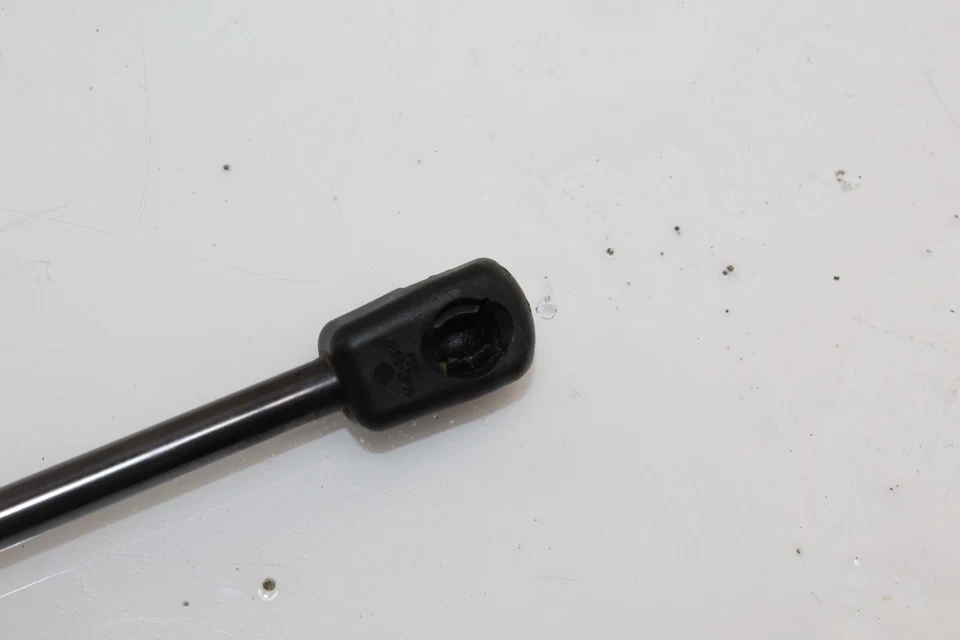 Amortiguador soporte capó Audi A6 S6 2012-2018 4G8823359A OEM Foto 2 de 4