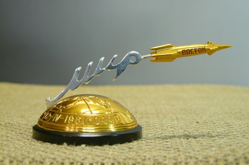 Vintage 12.04.1961. UdSSR / Russischer SCHREIBTISCH SOUVENIR. Gagarin Rakete Vostok - 1.(551)