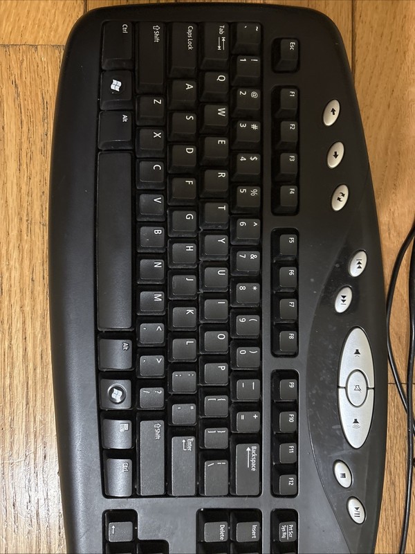 GIGAWARE USB MULTIMEDIA KEYBOARD MODEL 26-460 (RADIOSHACK, VINTAGE) Not Tested