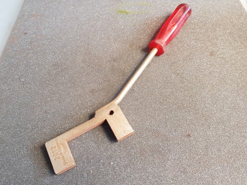 Original VW Audi 2012 Spezialwerkzeug Hakenschlüssel Tankgeber Rechnung (K19)