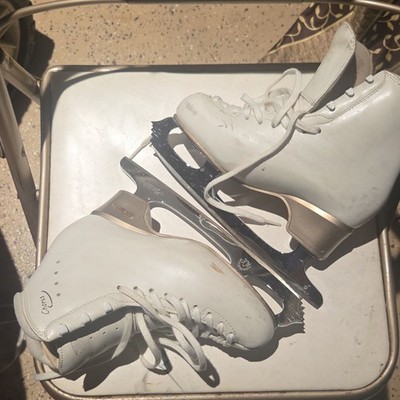Edea Chorus 235B White Figure Skates with John Wilson Coronation Ace Blades