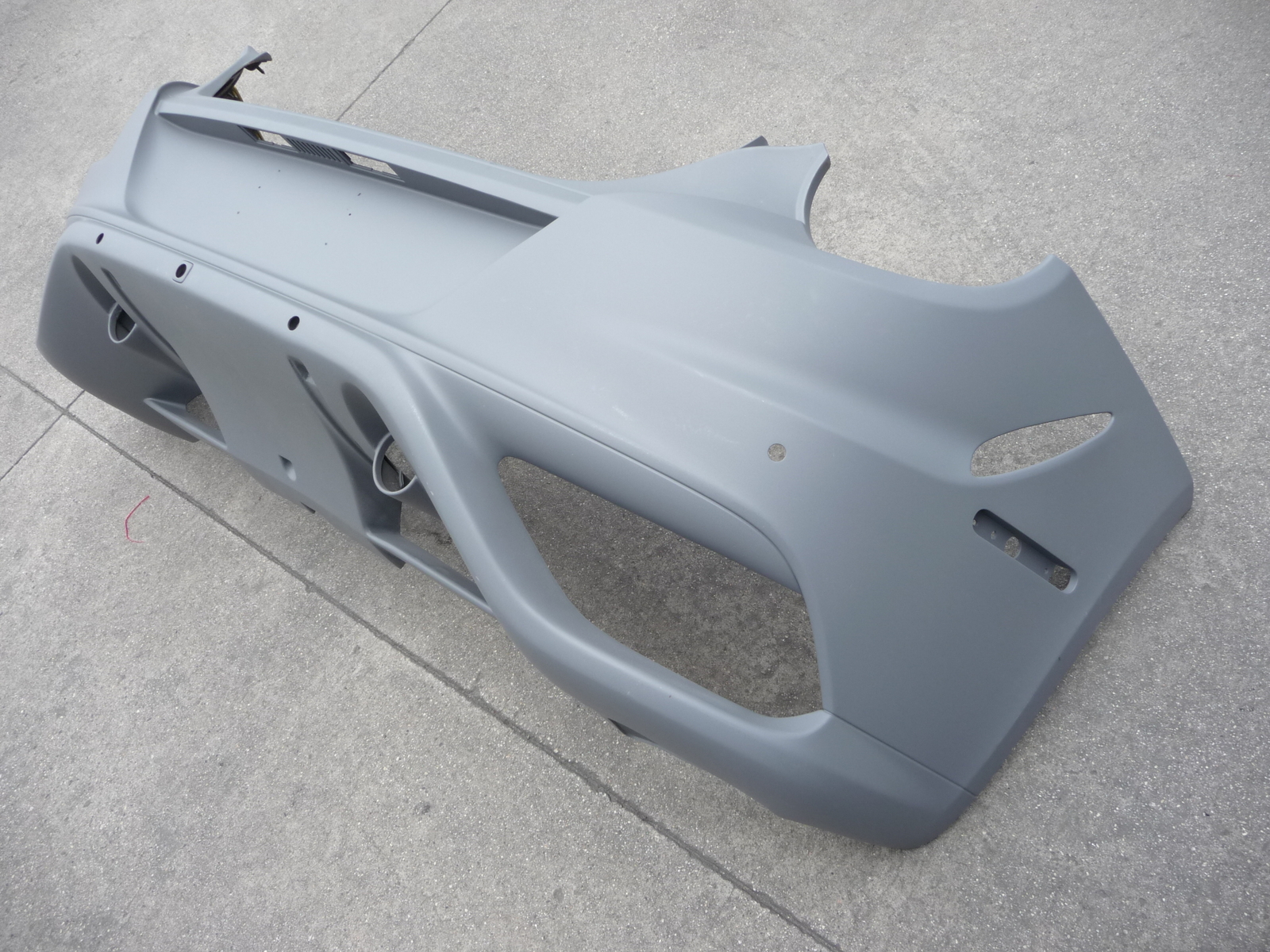 11 -16 Ferrari FF rear bumper with camera, park sensor version 84539210/ATD OE