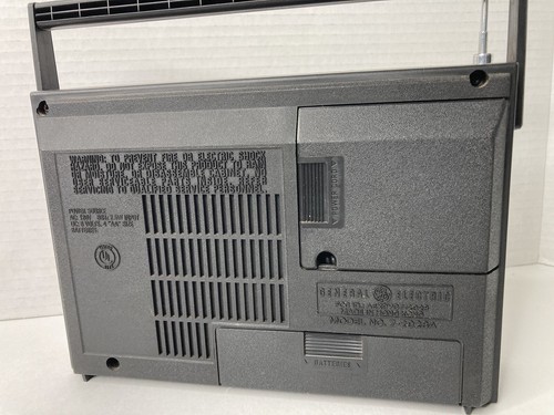 VTG GENERAL ELECTRIC AM/FM TV SOUND PORTABLE RADIO MOD 7–2928A BATTERY/ELECTRIC - Picture 8 of 24