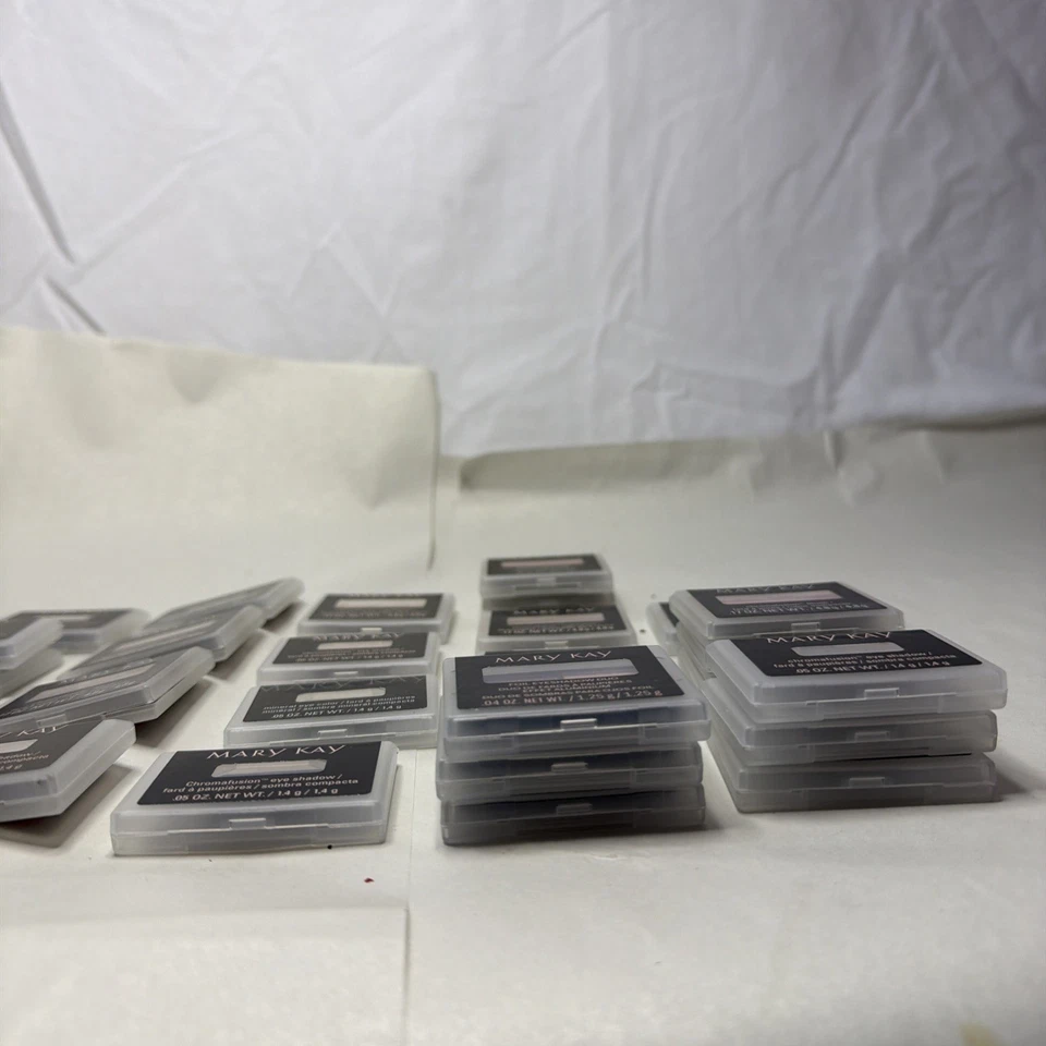 Large Lot Mary Kay  Eye Shadow & Blush Mixed Various New - Image 4 of 4