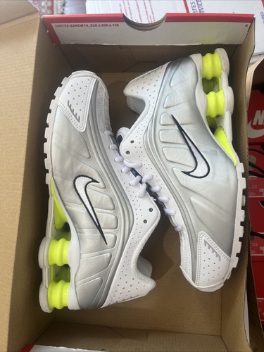 ANPROBIERT Nike Shox R4 weiß metallic silber - Größe 6 Damen / 4,5 Jahre