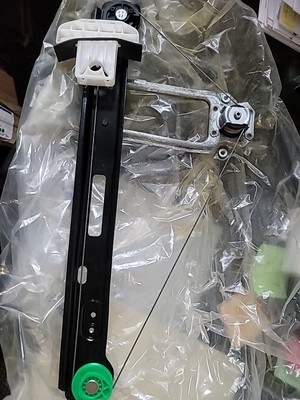 OEM Ford Window  Regulator    2002- 2007 Ford Focus 