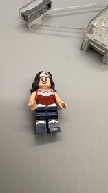 Wonder Woman + Invisible Jet from  Gorilla Grodd Goes Bananas 76026 set 