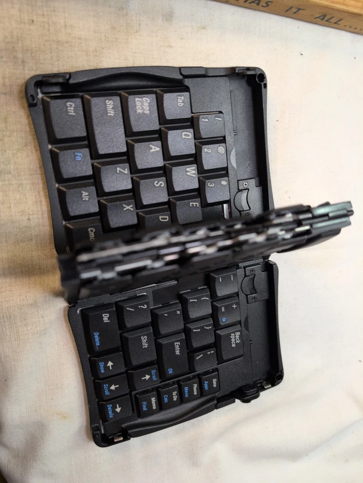 601 Sony Clie Keyboard - Full Size - Great Condition - Image 3 of 4