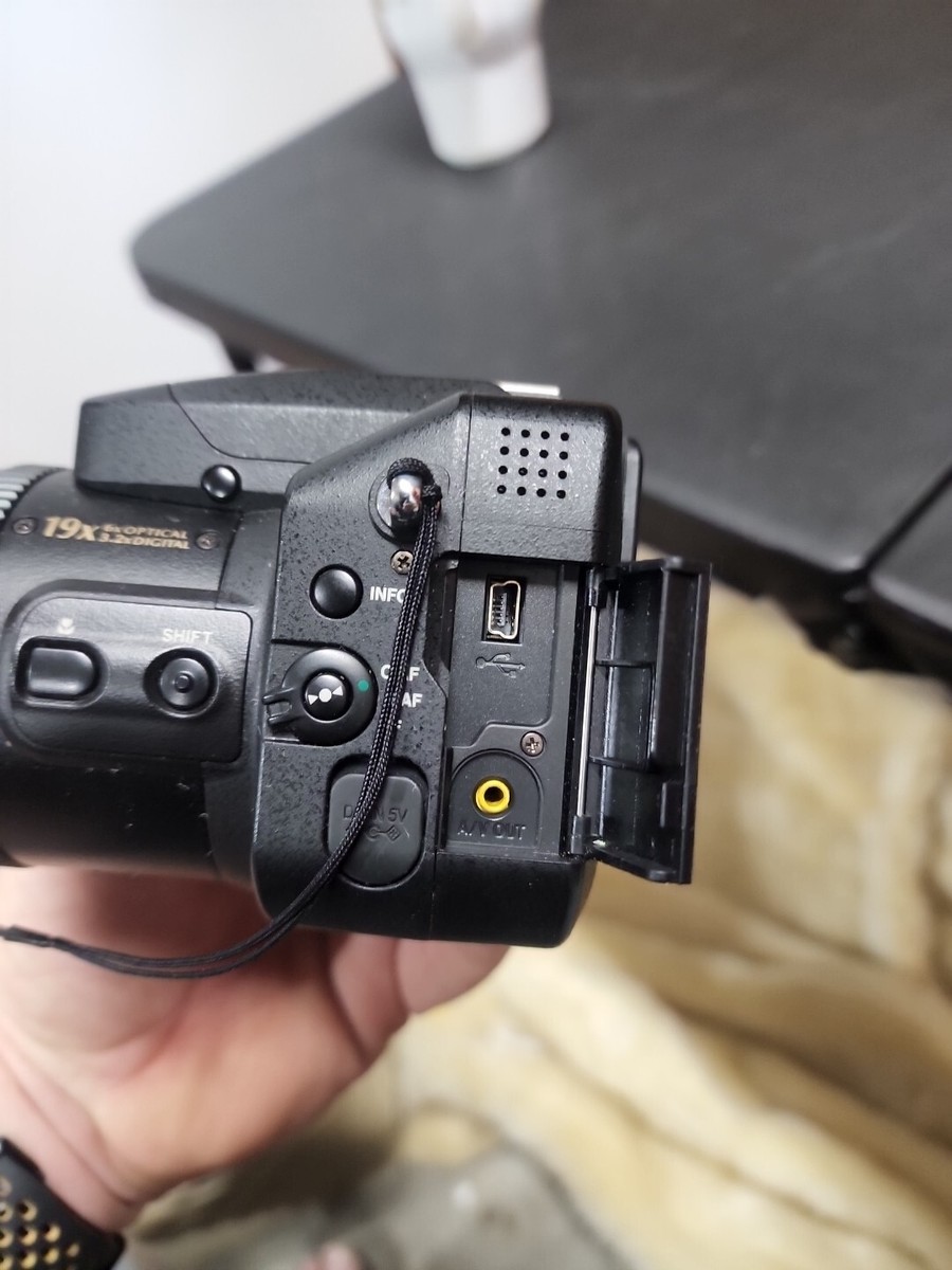 Fujifilm FinePix S7000 Digital Camera, Tested For Parts Or Fujifilm FinePix S7000 Digital Camera, Tested For Parts Or