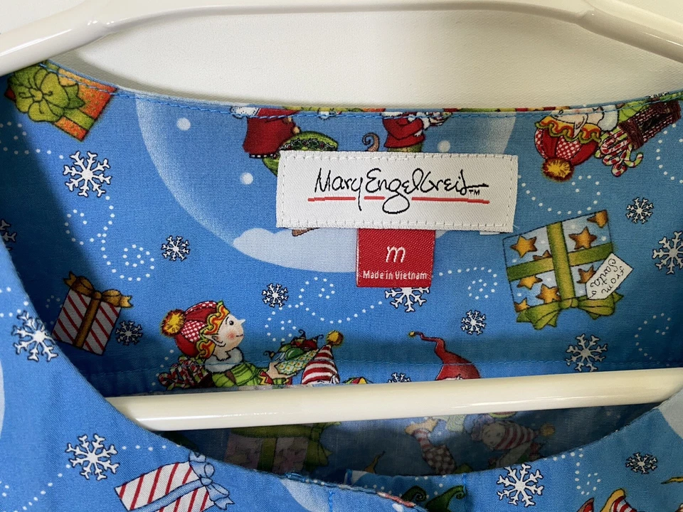 Chaqueta Médica Mary Engelbreit Para Mujer GRANDE Azul Navidad Elfos Vacaciones Snap Foto 2 de 4