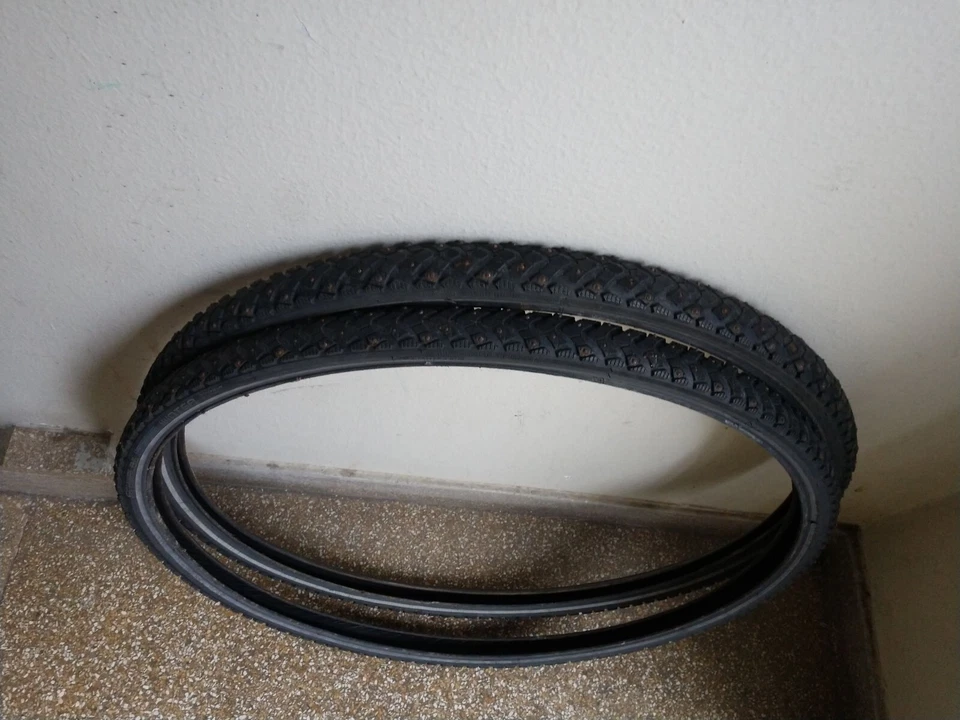 Winterreifen 28" Schwalbe Spikes Vorn 622x1.40 35C, Hint x1.60 40C Reifen Winter