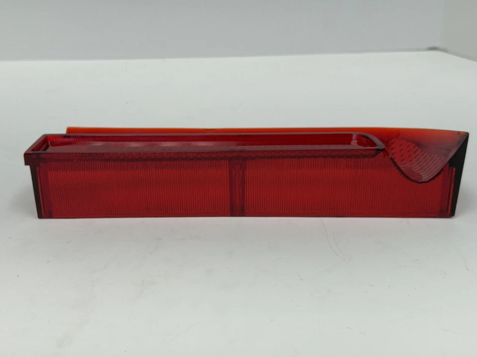 Luz trasera derecha Plymouth Fury I Fury II 1967 lente roja 2808818 nuevo de stock Foto 4 de 4