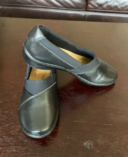 NEW Clarks Womens Cora Charm Black Leather Slip-On Comfort Loafer Shoes 5.5M