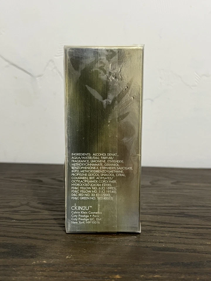 Ck IN2U By Calvin Klein Eau de Toilette Spray Feminino 1.7 FL OZ 50 ml NOVO *SELADO* - Imagem 2 de 4