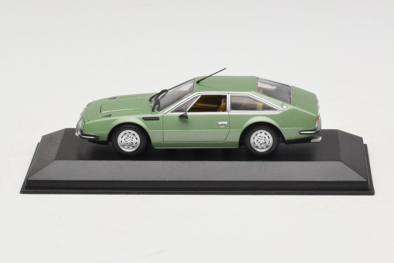 400103402 Lamborghini Jarama Green Metallic Minichamps 1/43