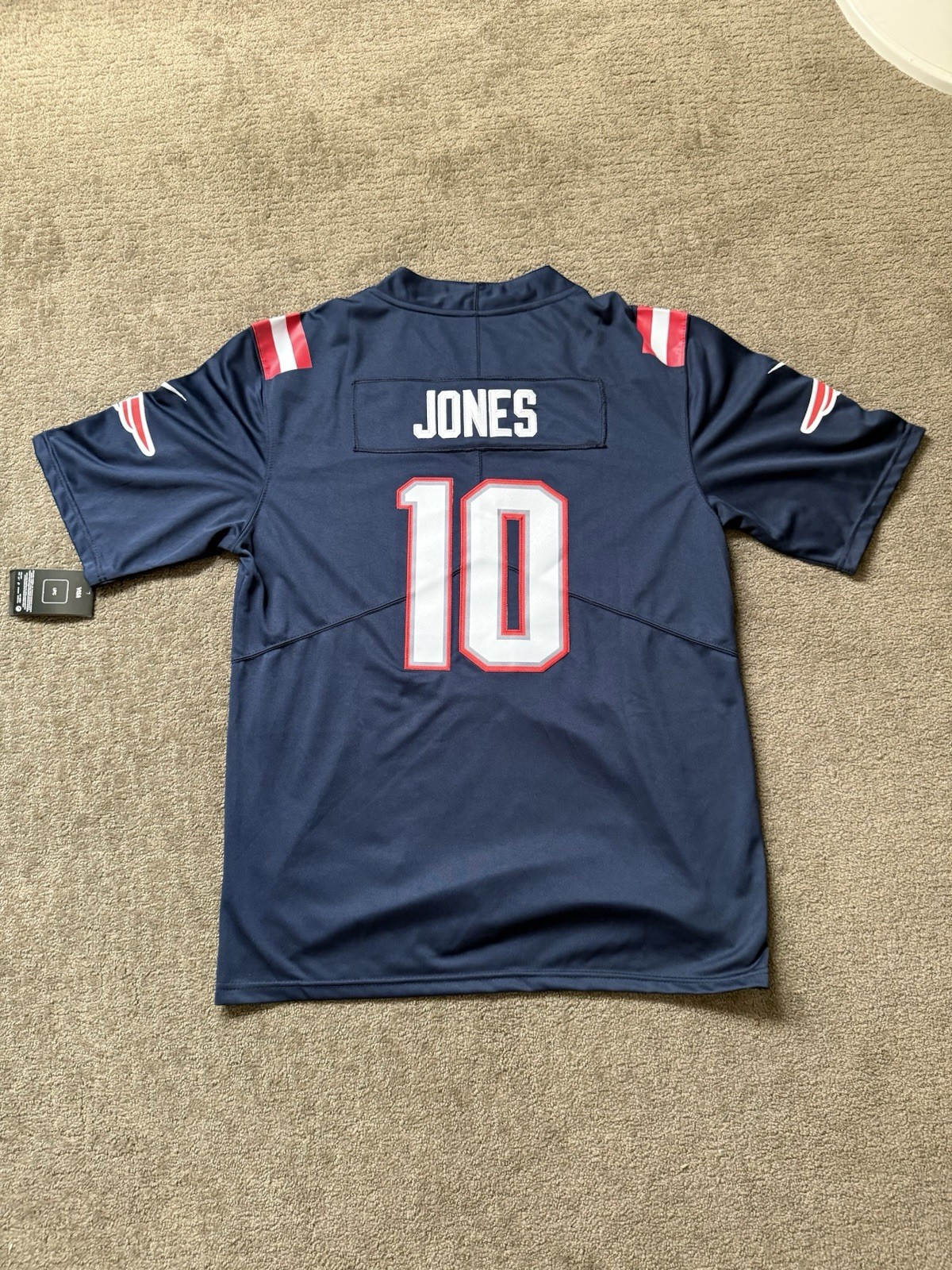 Mac Jones Men’s Large New England Patriots Jersey