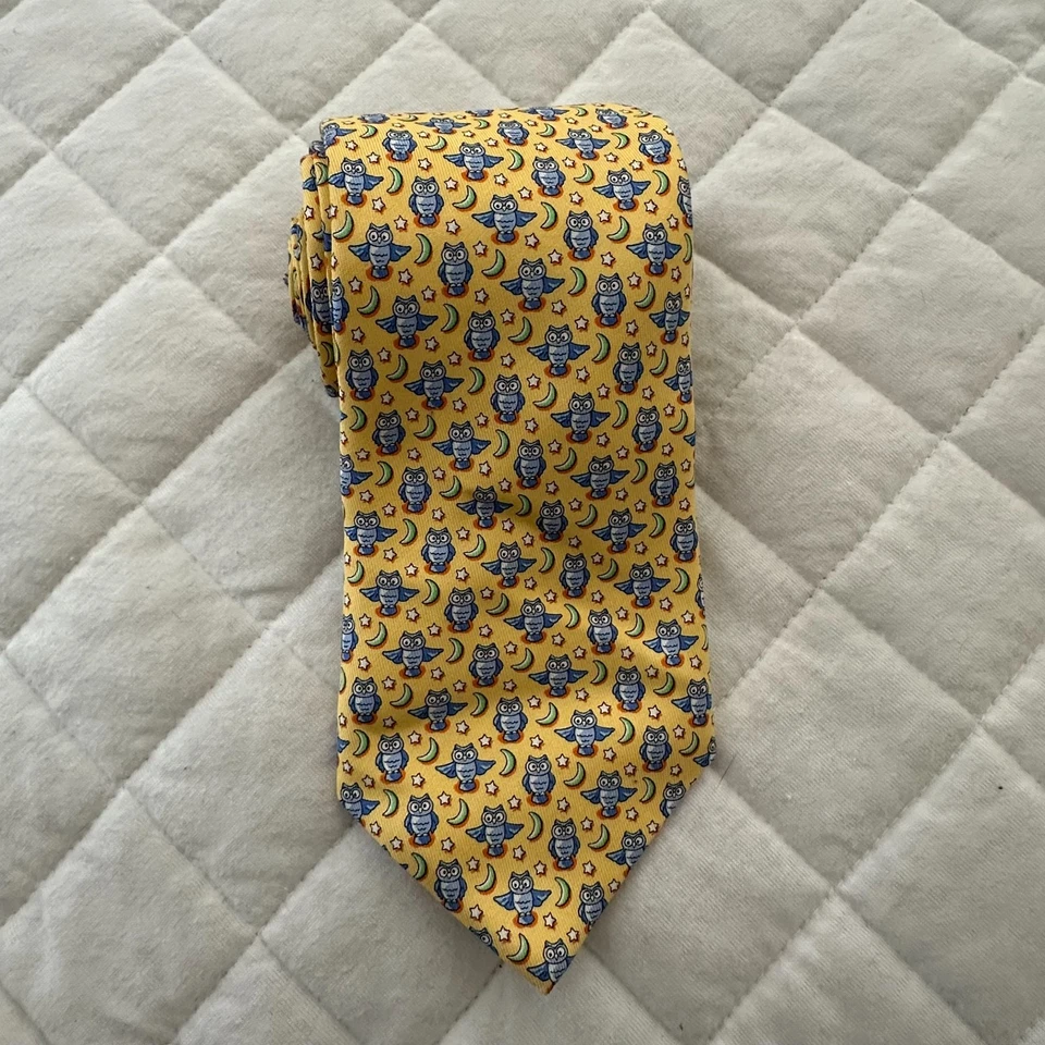 VINEYARD VINES Mens Necktie Yellow Owl Pattern 100% Silk Hand Made Preppy Career - Image 2 of 4