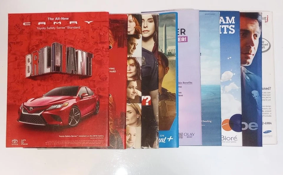 A Mix of People , Entertainment Weekly , and Reader's Digest Magazine Lot of 10 - Image 2 of 4