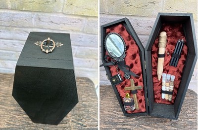 Einzigartiger handgefertigter mädchenhafter SARG Vampirjäger Set Pfahlkreuz Bibel Requisite (W2)