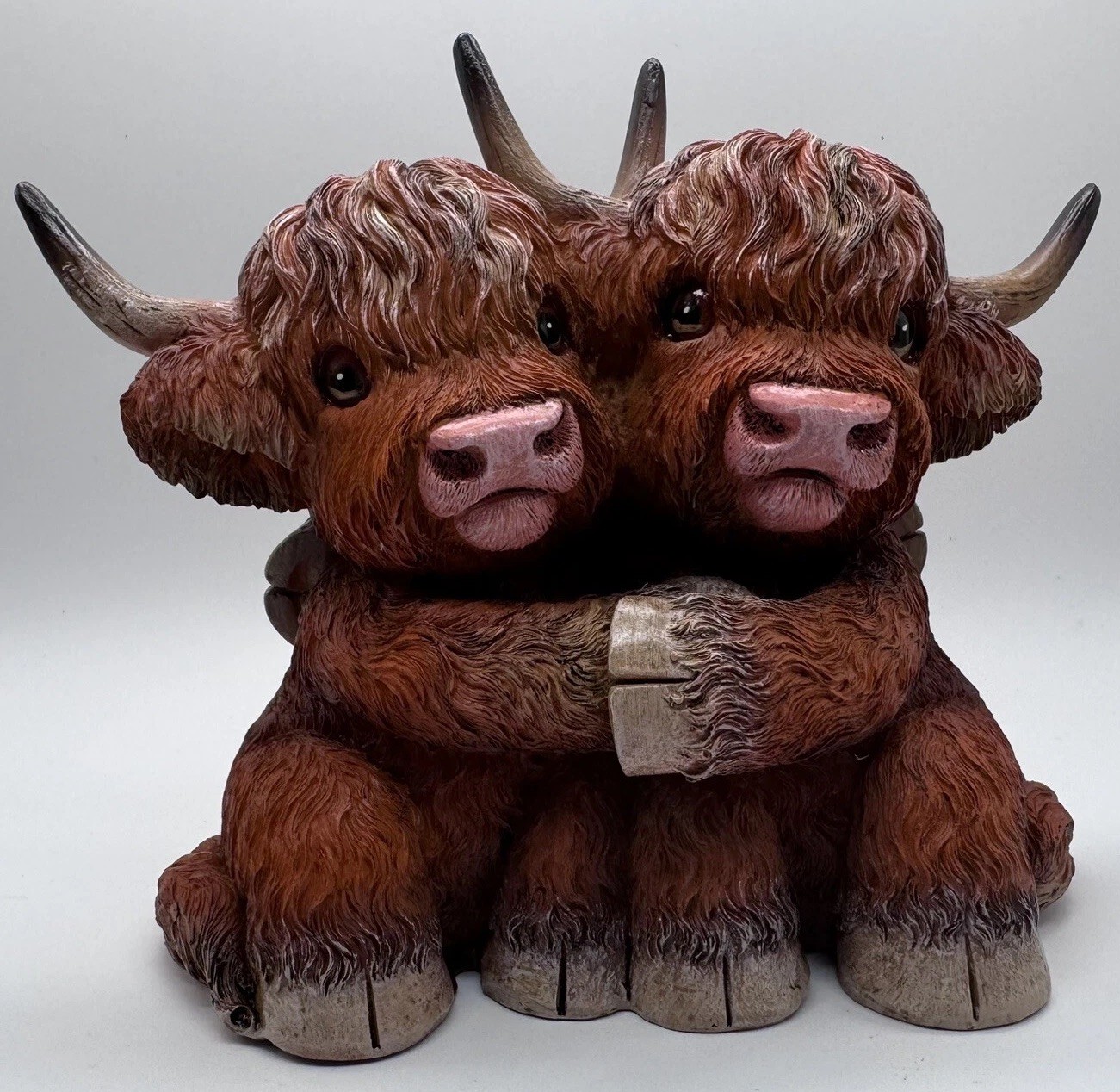 Highland Cow Hug Ornament 14.5cm Rustic Farmhouse Animal Figurine Gift Décor