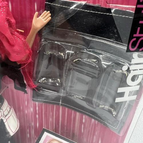 Muñeca Bratz Moda Estilista Yasmin Con Accesorios Sellada Nueva En Caja - Imagen 4 de 12