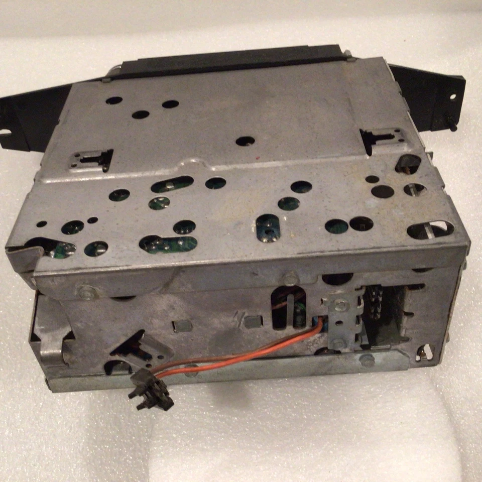 1980-1986 CADILLAC DEVILLE FLEETWOOD RADIO ESTÉREO AUDIO AM REPRODUCTOR FM - Para piezas Foto 4 de 4