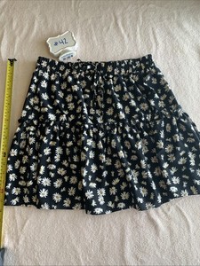Woman’s Size Large Elastic Waist w/ Tie Ruffle White Daisy Boho Flower Skirt