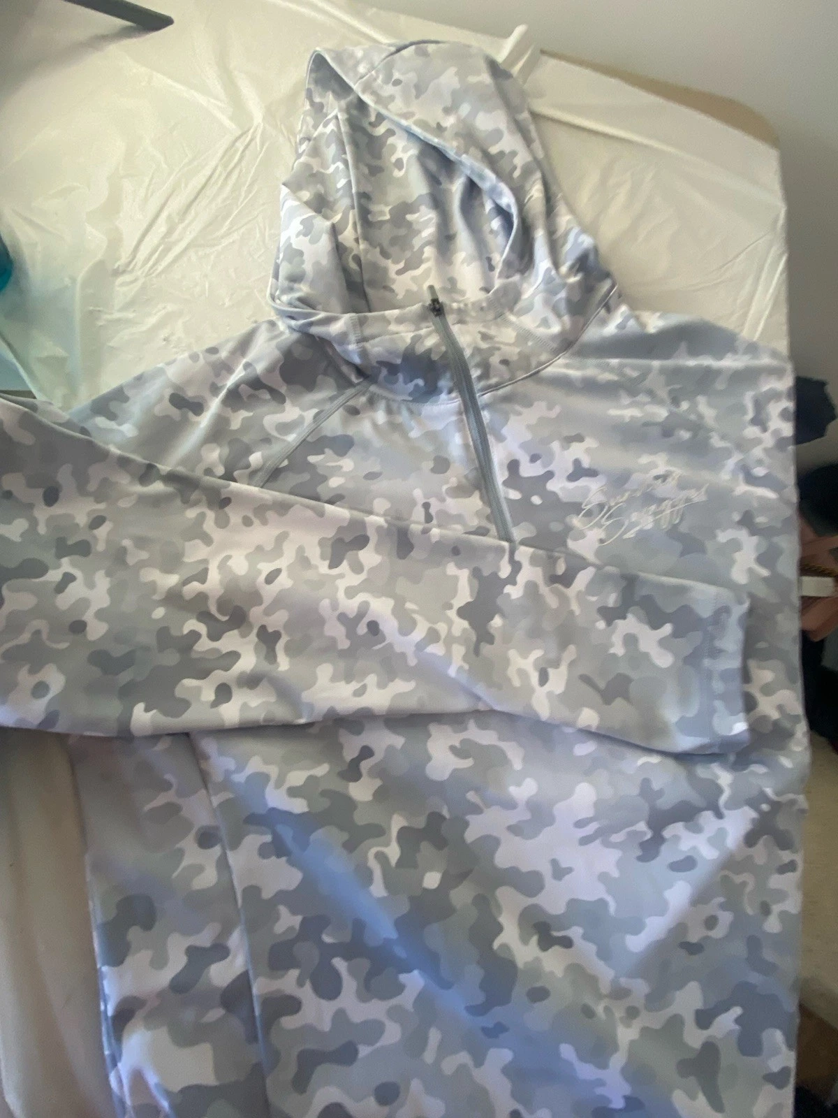 Gray & White Hooded Camo Swagger 1/4 Zip Long Sleeve Golf Pullover- Size Small