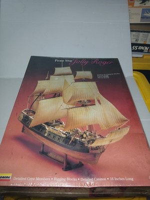 Vintage 1990 Lindberg Pirate Ship Jolly Roger Display Model 16'' Boat Sealed
